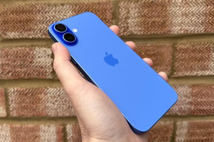 5 причин купить iPhone 16 Plus прямо сейчас и не ждать презентацию iPhone 17. Ультрамарин — самый топовый цвет в линейке iPhone 16. Изображение: stuff.tv. Фото.