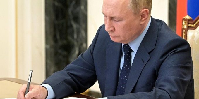 Путин подписал закон о штрафах за поиск экстремистского контента, передачу