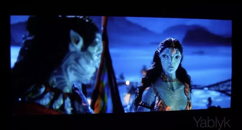 Изображение на проекторе BIGRUS X ULTRA MAX