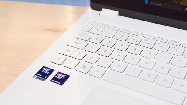 Наклейки на белом корпусе Acer Swift Edge 14 AI