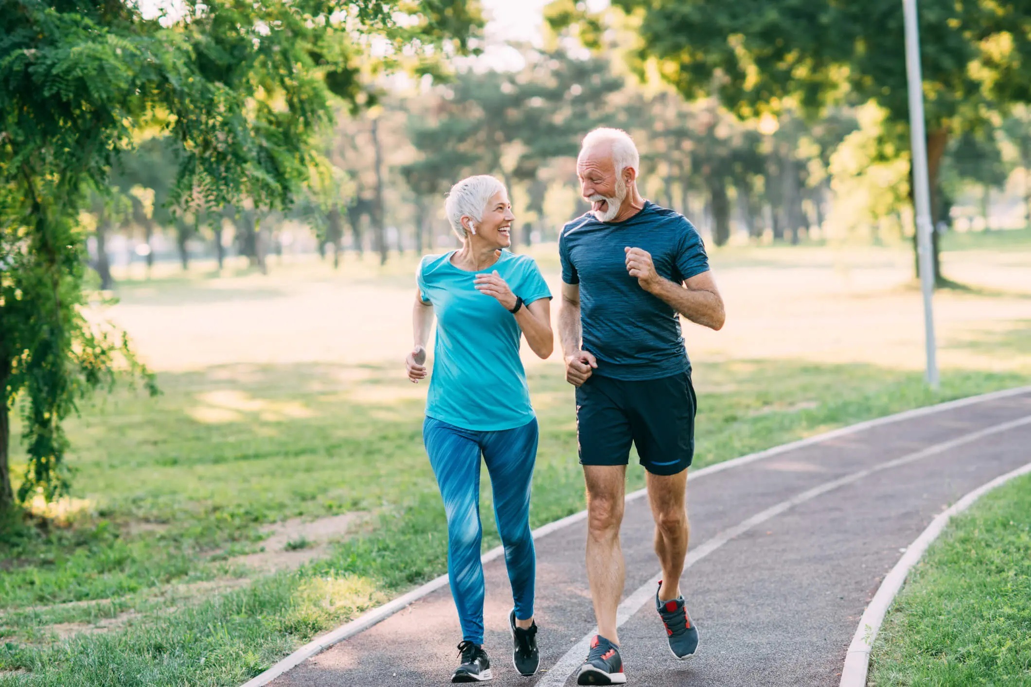 Третий возрастной этап: около 60 лет. В районе 44 и 60 лет учёные увидели две волны биомолекулярных изменений, которые часто связаны с ростом рисков возрастных болезней, но сами по себе не означают мгновенное ухудшение самочувствия. Источник изображения: bethesdahealth.org. Фото.