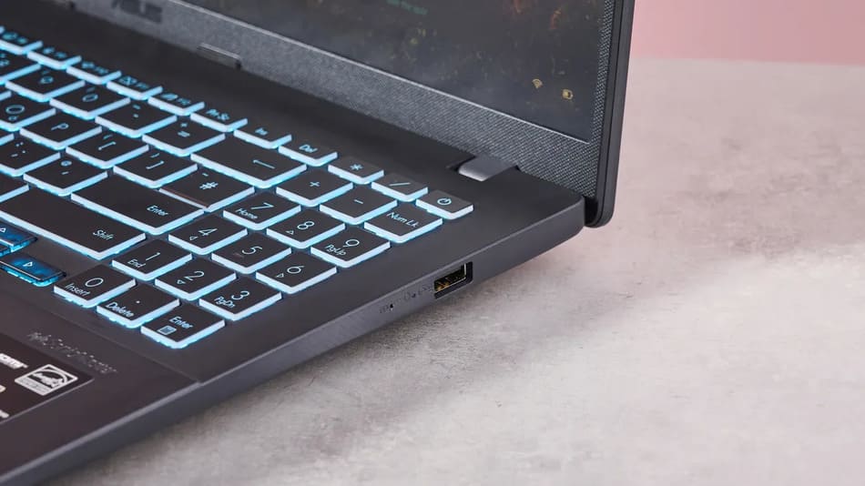 Игровой ноутбук Asus V16 в рабочем сценарии