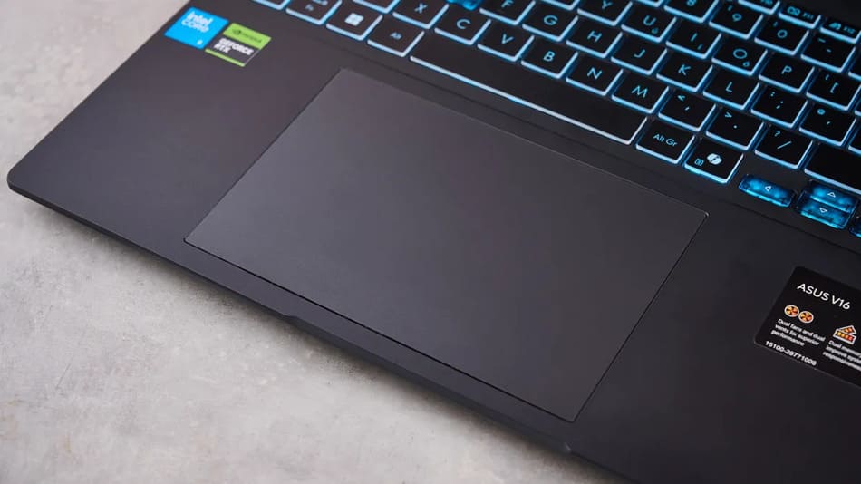 Широкий тачпад на новом игровом ноутбуке Asus V16