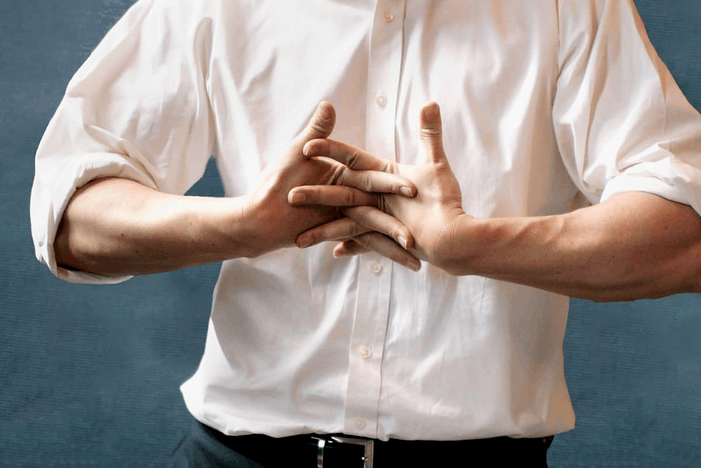 Хрустят суставы? Опасно ли это и почему не получается хрустнуть ещё раз. Хрустят суставы? Вот что на самом деле щёлкает внутри вас. Источник изображения: business-key.com. Фото.