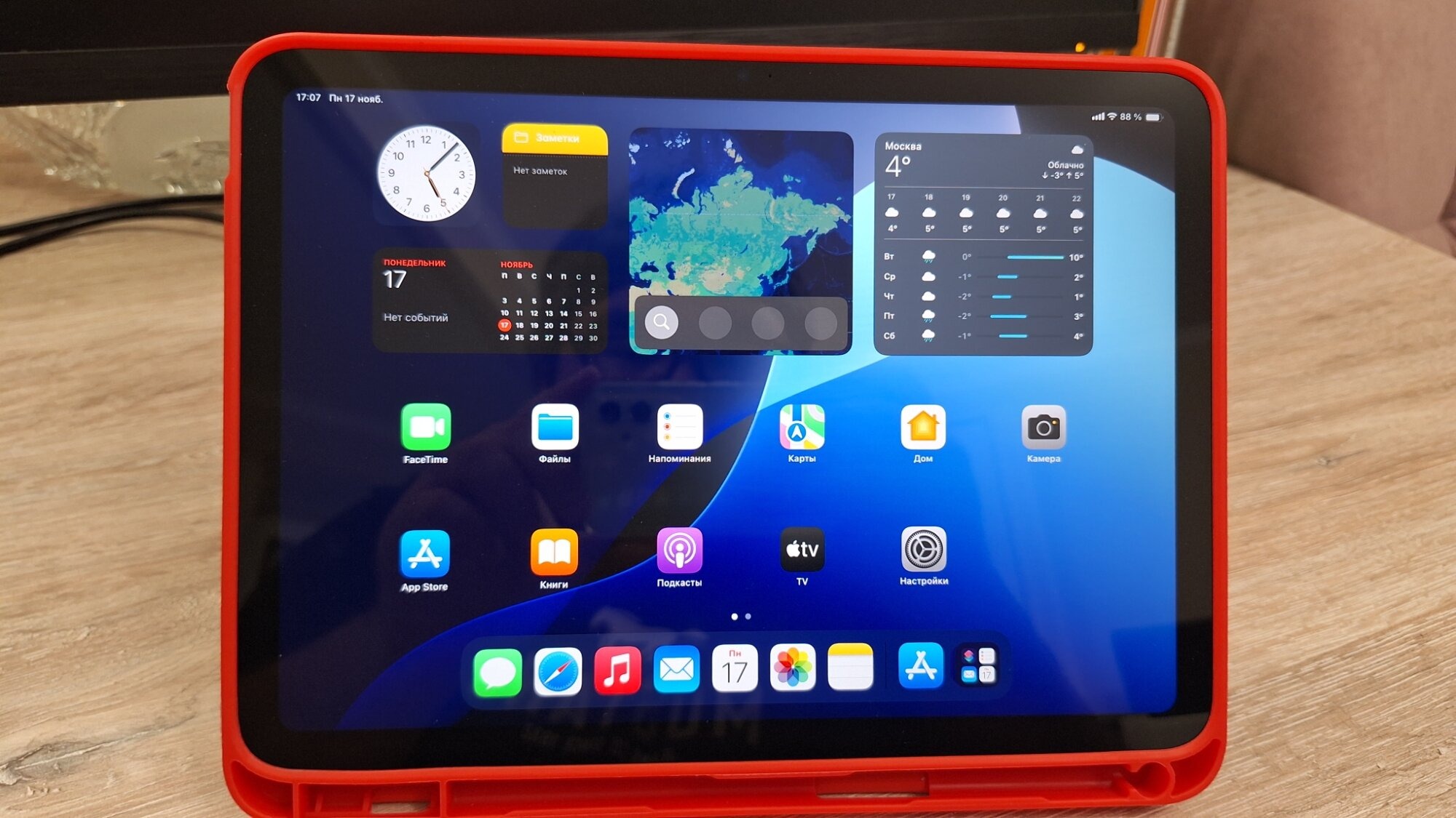 Какой айпад хороший. Его можно подключить к Mac в качестве второго монитора. Фото.