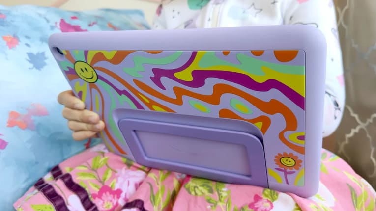 Amazon Fire HD 10 Kids Pro с подставкой - детский планшет для ребёнка