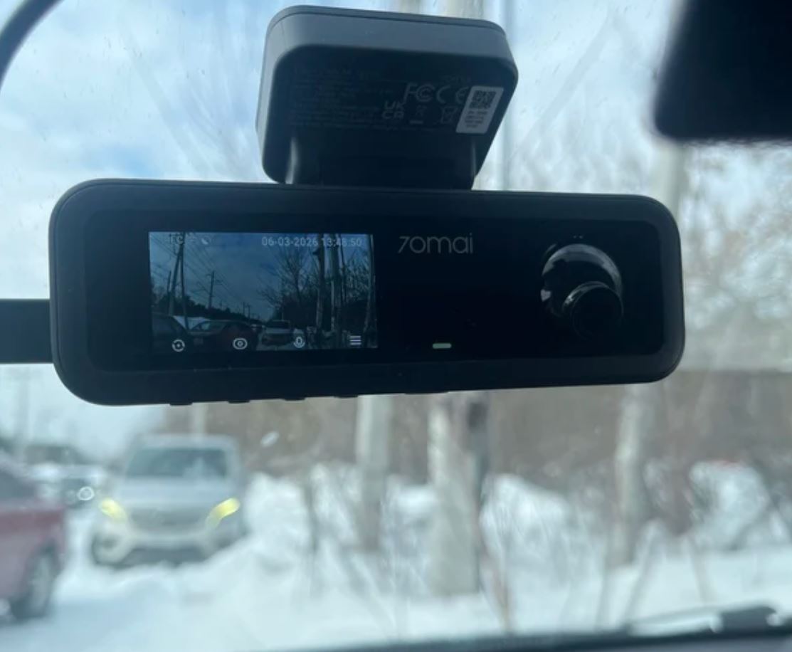 Надежный видеорегистратор 70mai с поддержкой 4К. Видеорегистраторам 70mai нет равных, а этот — и вовсе самый топ. Фото.