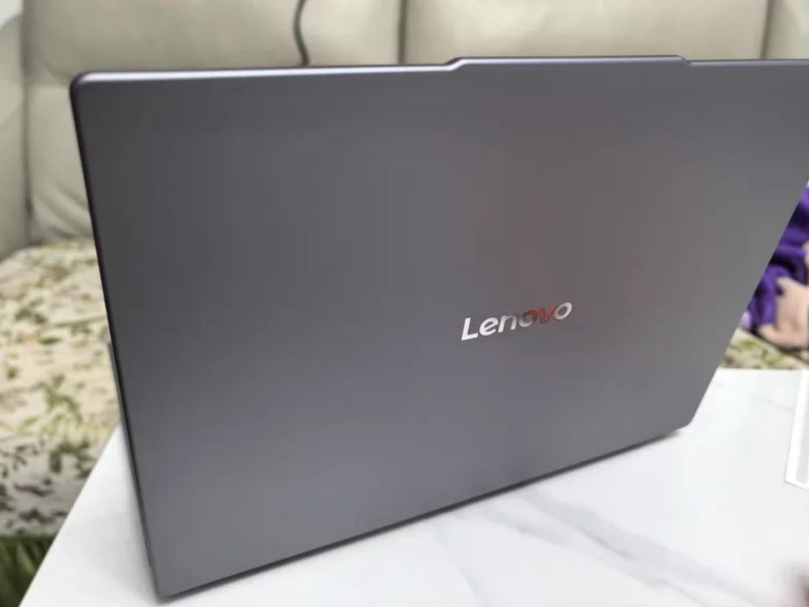 Хороший ноутбук на Windows до 60 000 рублей. Lenovo вновь радует приятными ценами на свои ноутбуки. Фото.