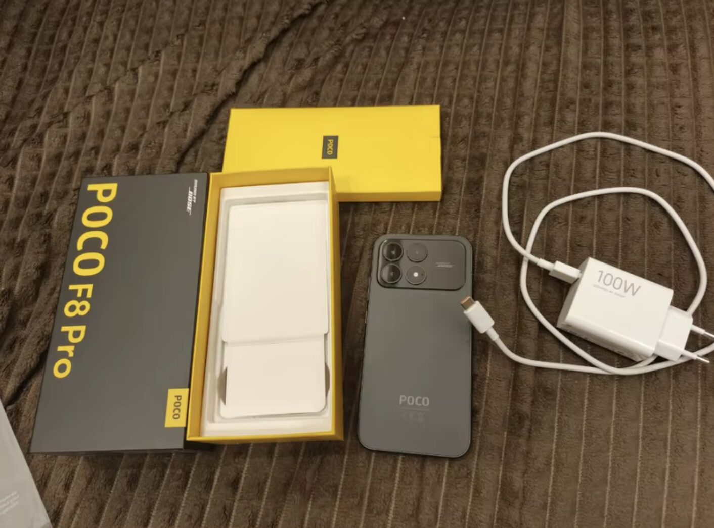 Мощный POCO F8 Pro по скидке. В комплекте есть даже чехол. Фото.