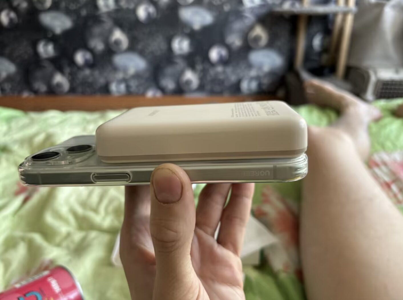 Магнитный повербанк для iPhone. Идеальный вариант для зарядки айфона. Фото.