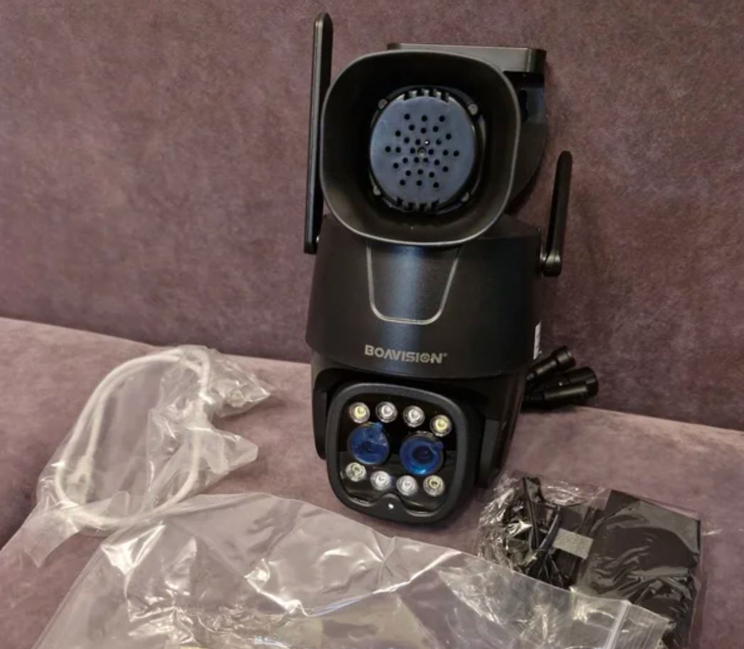 Уличная поворотная камера наблюдения с Wi-Fi и 4G. Поворотная камера с подсветкой поможет обеспечить безопасность дома. Фото.