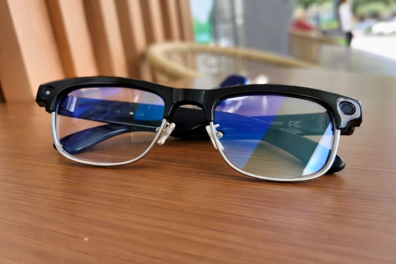 Умные очки с камерой и Bluetooth. Отменные умные очки: пишут видео, есть динамики, Bluetooth, микрофоны. Фото.