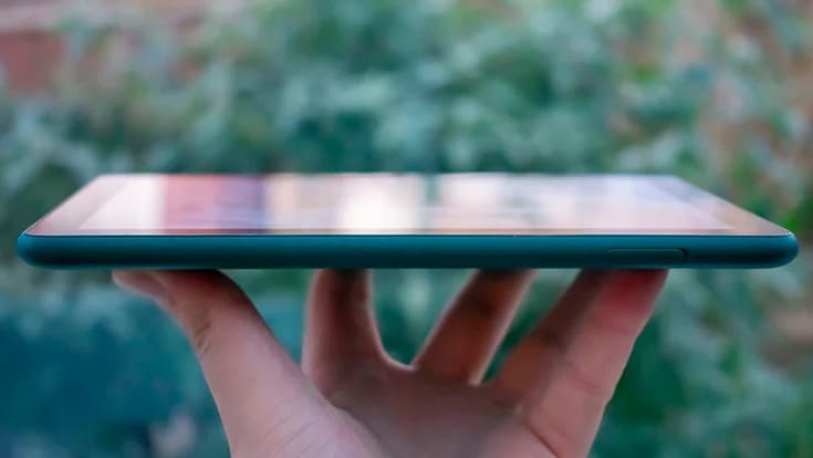 Толщина корпуса Amazon Fire HD 8 (2024) - боковой профиль