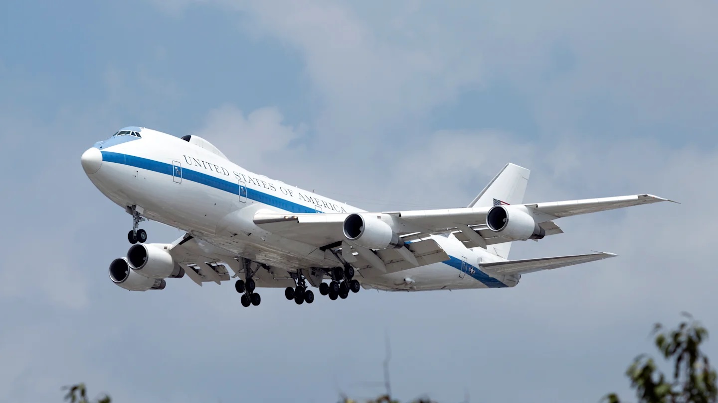 Самолет Судного дня: E-4B Nightwatch создан для выживания в условиях ядерной войны. Фото.