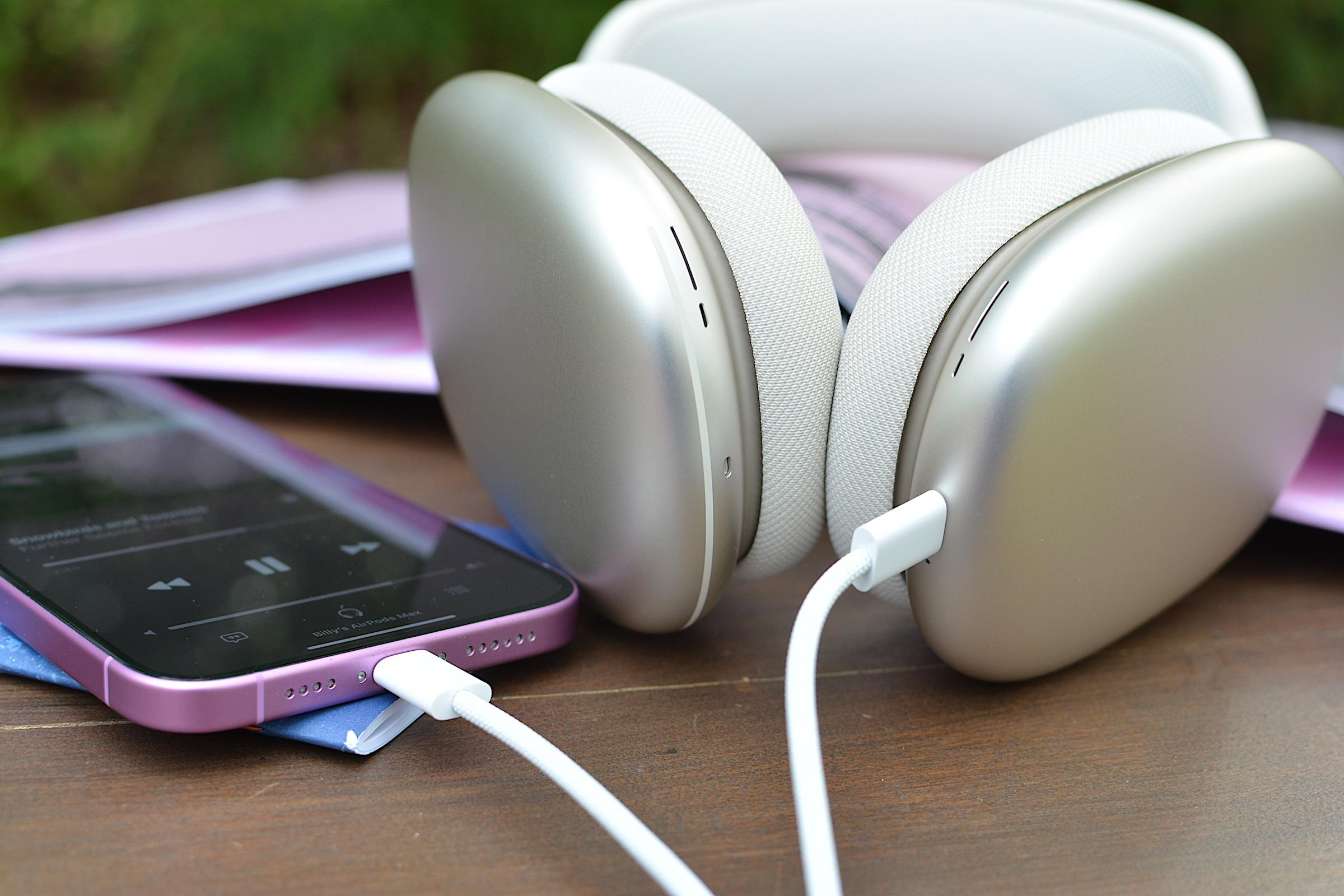 Lossless в AirPods Max 2 через USB-C. Максы поддерживают Lossless, но только по проводу. Фото.