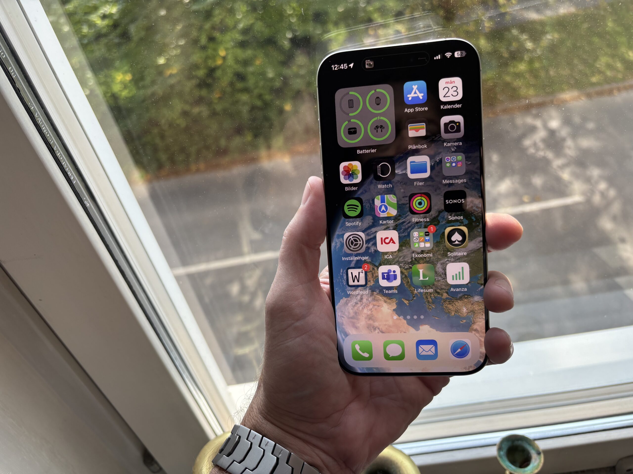 Характеристики iPhone 16 Pro Max: экран, камера и автономность. Качество экрана тоже отличное. Фото.