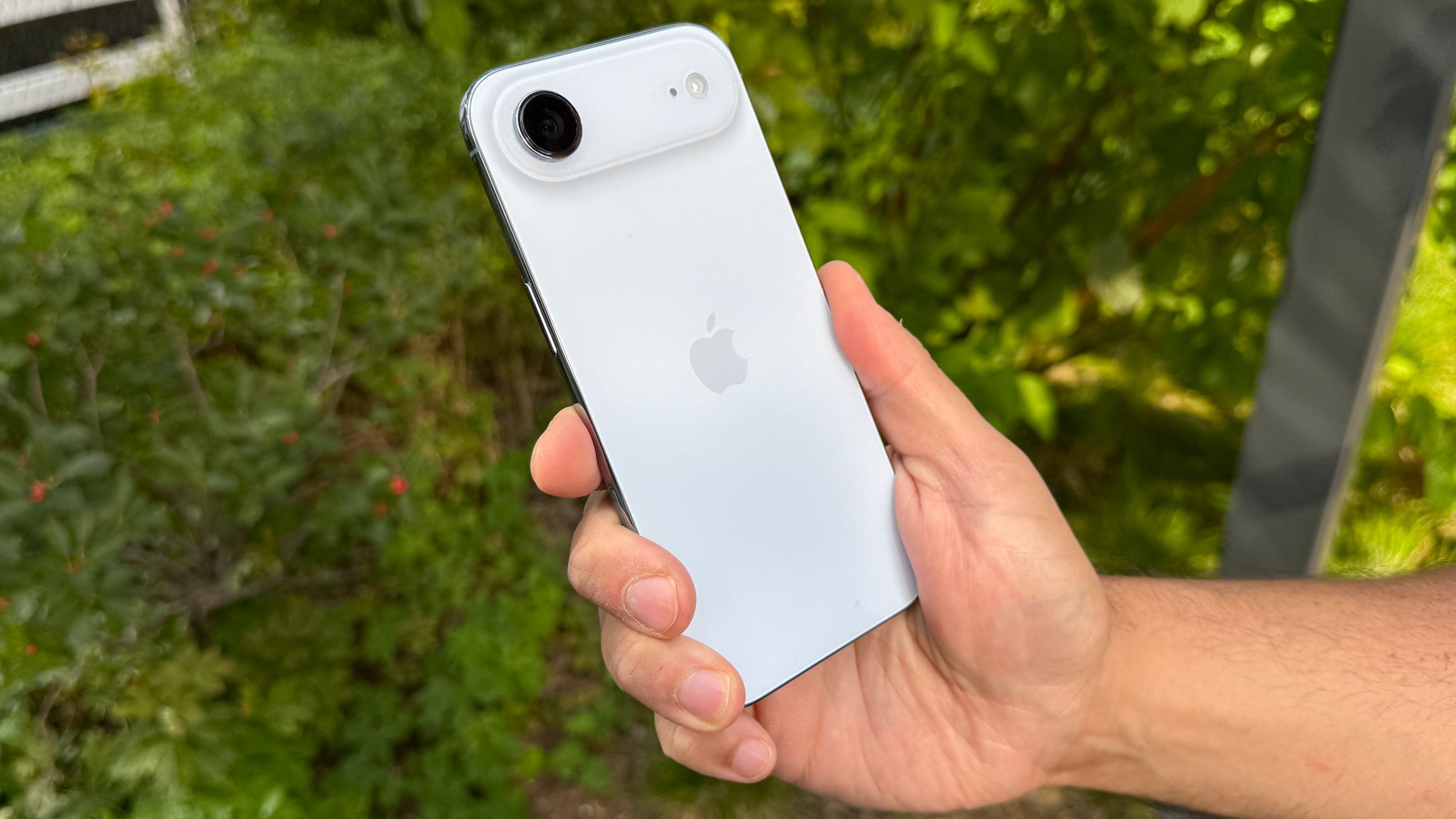 Процессор от iPhone 16 Pro в MacBook Neo. Да, в iPhone Air за тысячу долларов тоже бракованный процессор. Фото.