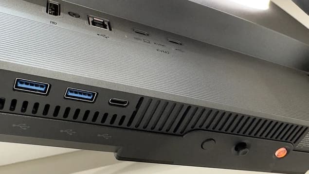 Крупный план портов монитора BenQ RD280UG