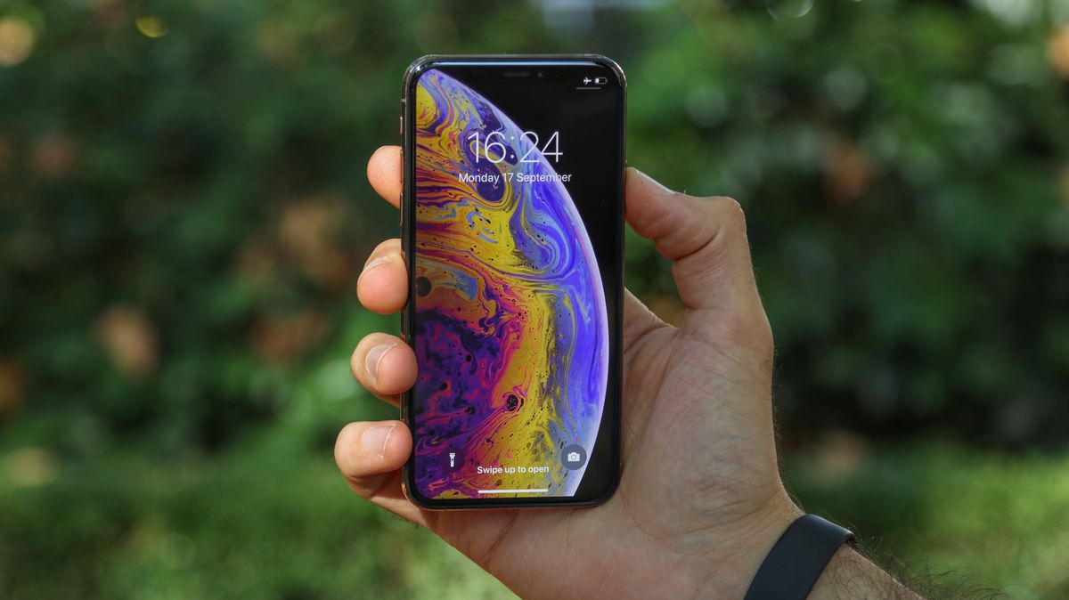 Самые старые iPhone с обновлениями безопасности. iPhone XS как и XR тоже ограничен только патчами безопасности. Фото.