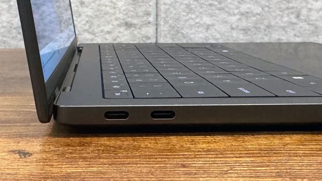 Порты Thunderbolt 4 Dell XPS 14 - два разъема USB Type-C сбоку